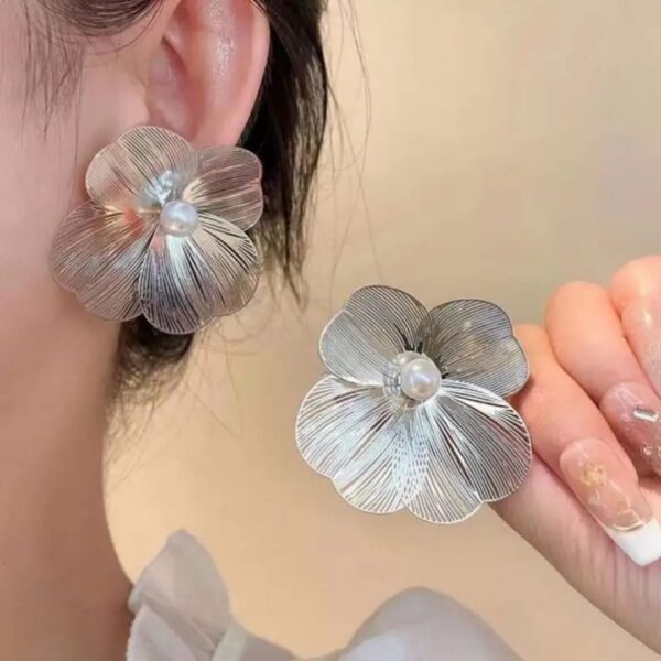 Silver Metal Flower Earring