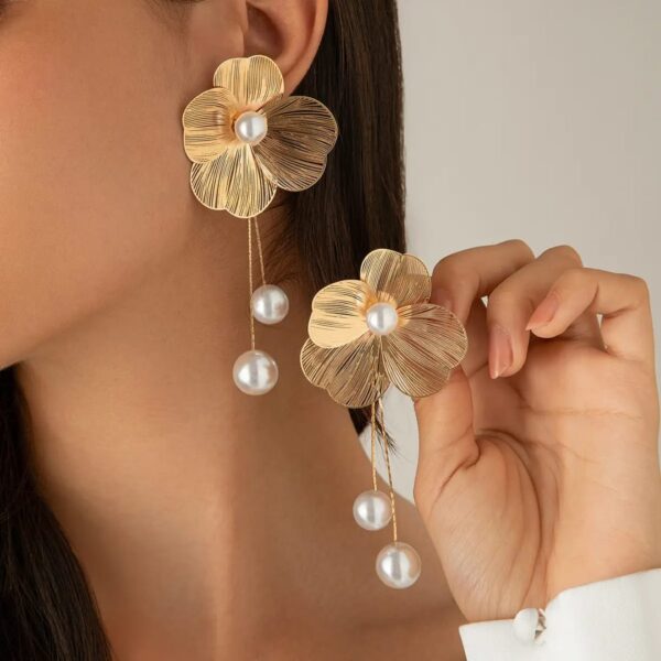 Wire Flower Pearl Earring