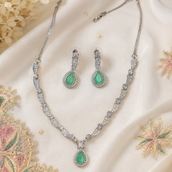 AD CLASSY GREEN NECKLACE